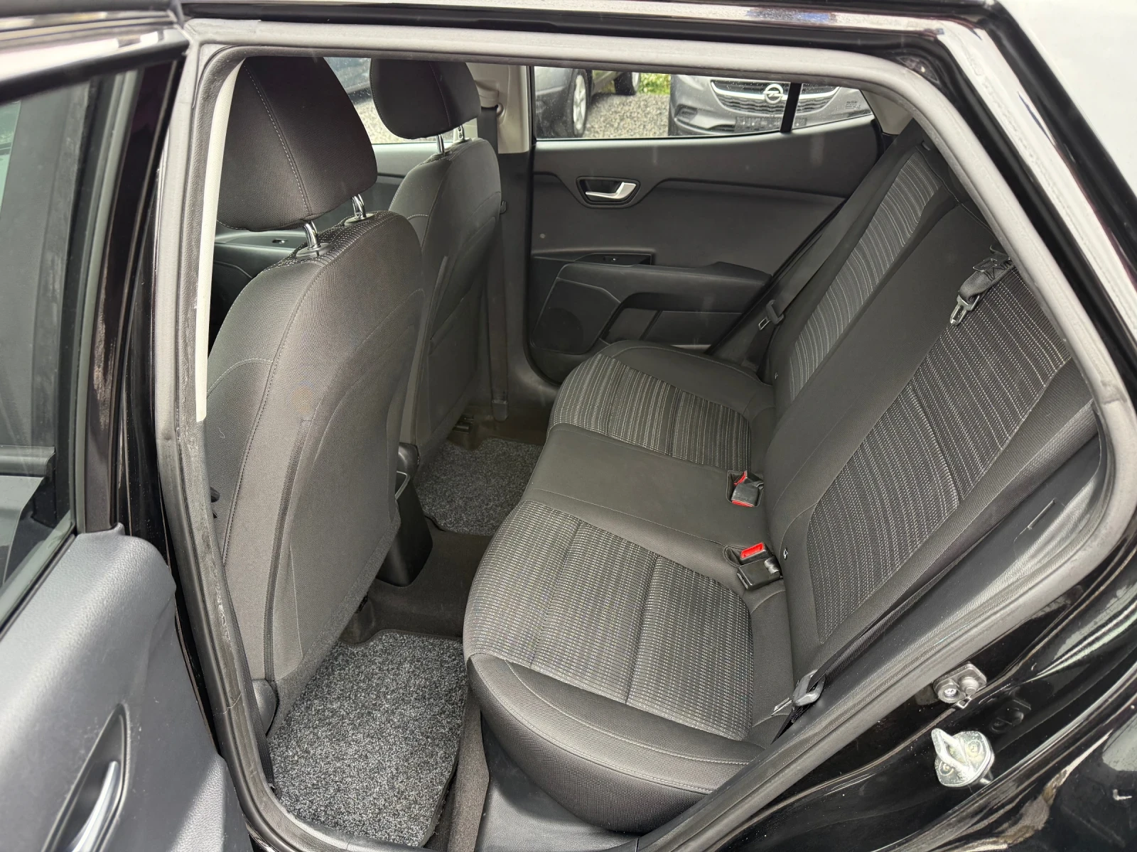 Kia Stonic 1.4i (100 кс)EU6/Navi/Camera/Подгрев седалки-волан | Mobile.bg — изображение 13