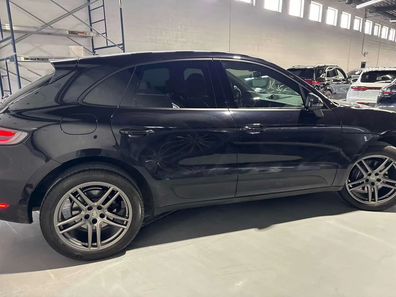 Porsche Macan * AWD * CARFAX * BOSE * ОБДУХВАНЕ * КЛИП НА МОТОРА, снимка 3 - Автомобили и джипове - 54044182