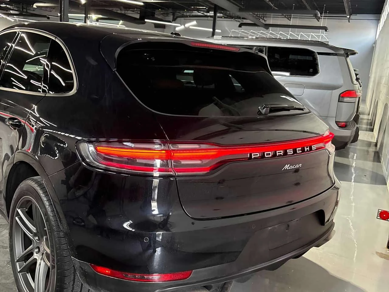 Porsche Macan * AWD * CARFAX * BOSE * ОБДУХВАНЕ * КЛИП НА МОТОРА, снимка 4 - Автомобили и джипове - 54044182