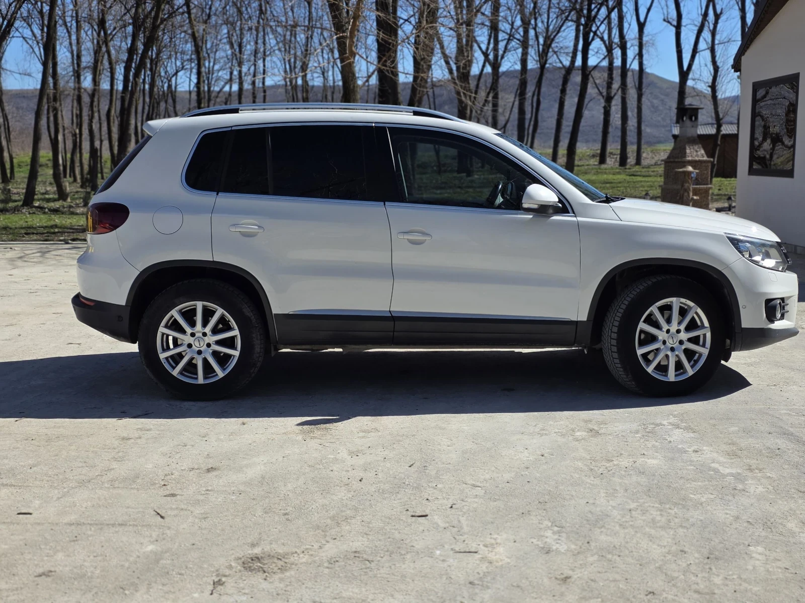 VW Tiguan 2.0TDI / 4motion / Highline, снимка 2 - Автомобили и джипове - 54140663
