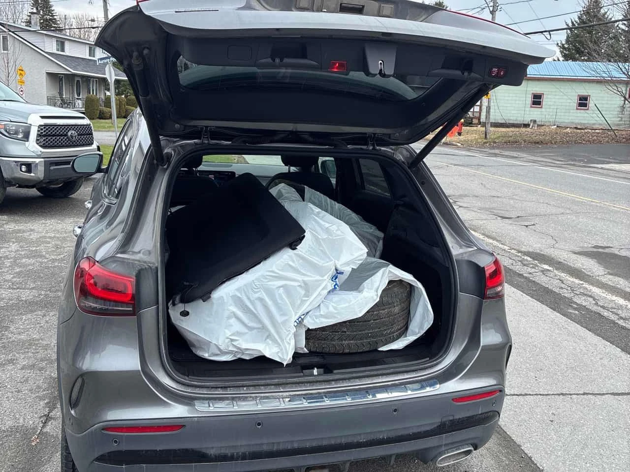 Mercedes-Benz GLA 250 4МАTIC* DISTRONIC* 360КАМЕРИ* PANO* + ГУМИ, снимка 16 - Автомобили и джипове - 54222240