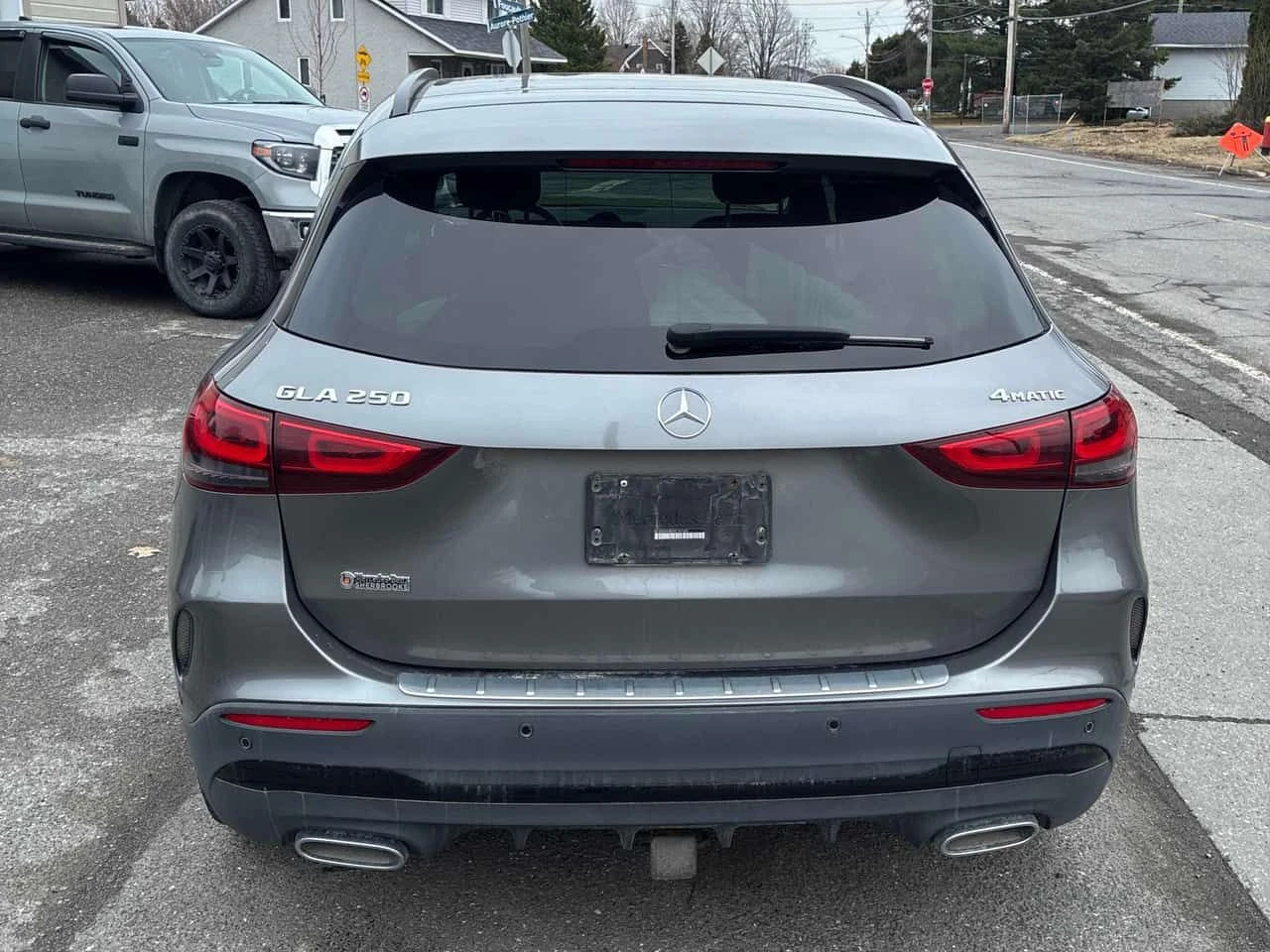 Mercedes-Benz GLA 250 4МАTIC* DISTRONIC* 360КАМЕРИ* PANO* + ГУМИ, снимка 4 - Автомобили и джипове - 54222240