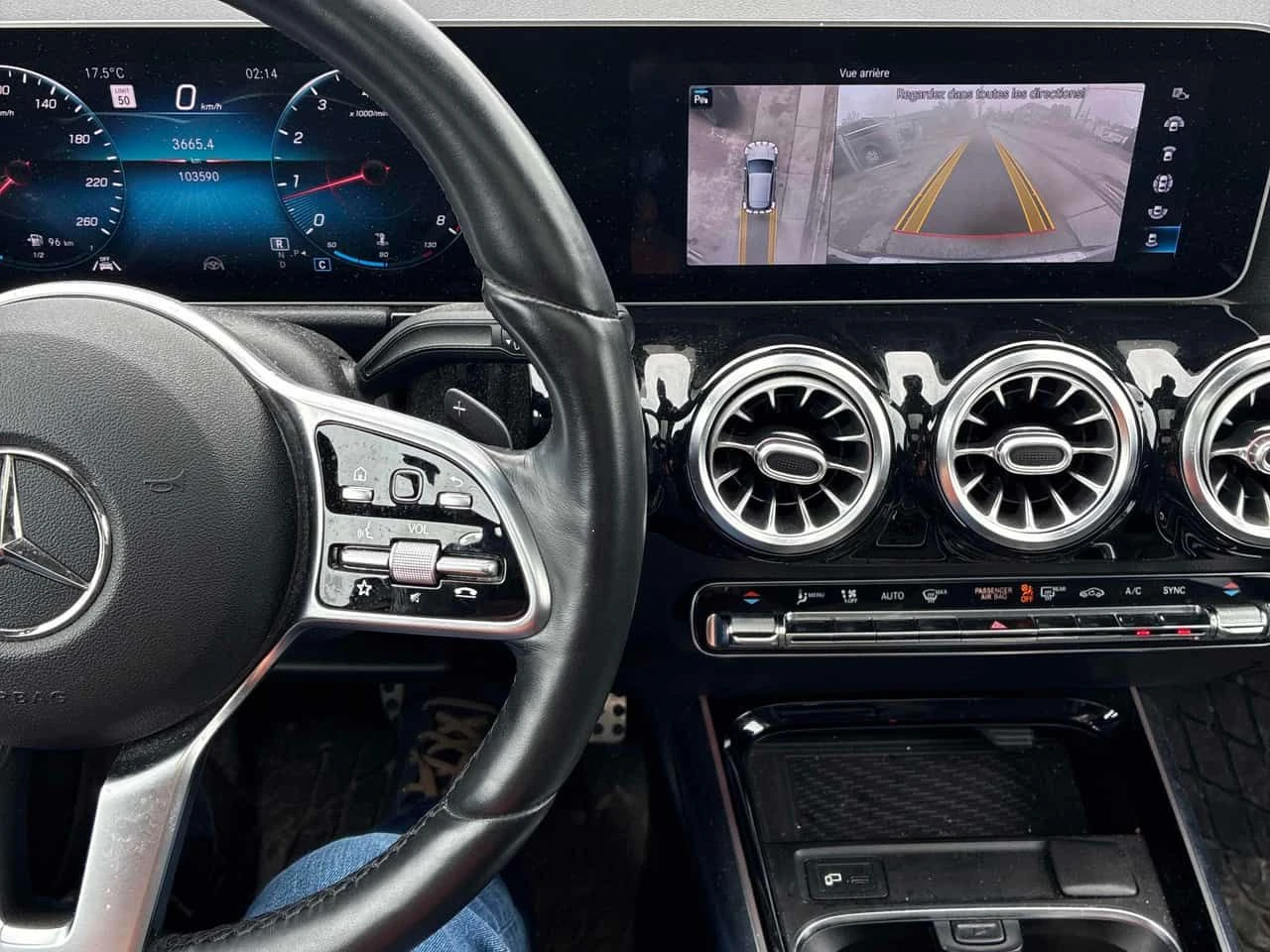 Mercedes-Benz GLA 250 4МАTIC* DISTRONIC* 360КАМЕРИ* PANO* + ГУМИ, снимка 9 - Автомобили и джипове - 54222240