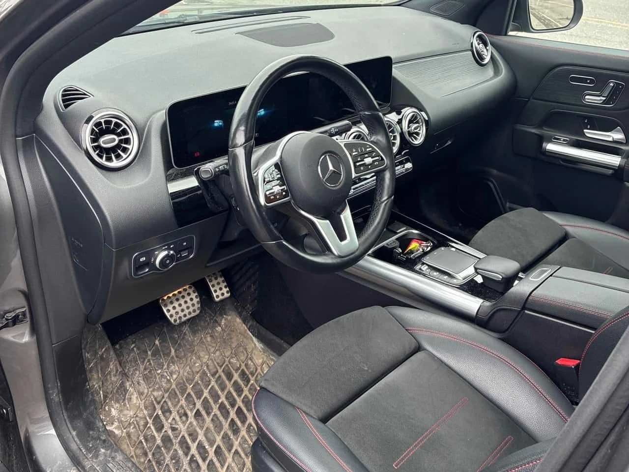 Mercedes-Benz GLA 250 4МАTIC* DISTRONIC* 360КАМЕРИ* PANO* + ГУМИ, снимка 5 - Автомобили и джипове - 54222240