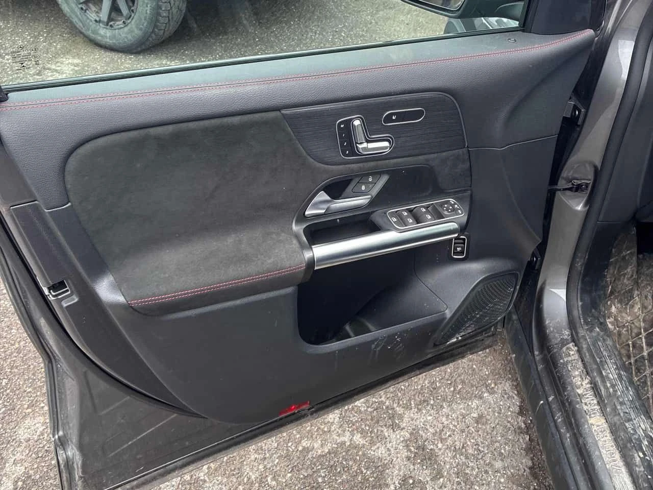 Mercedes-Benz GLA 250 4МАTIC* DISTRONIC* 360КАМЕРИ* PANO* + ГУМИ, снимка 12 - Автомобили и джипове - 54222240