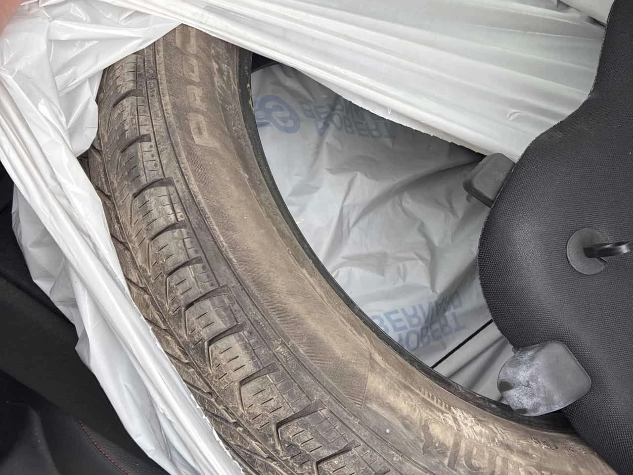 Mercedes-Benz GLA 250 4МАTIC* DISTRONIC* 360КАМЕРИ* PANO* + ГУМИ, снимка 14 - Автомобили и джипове - 54222240