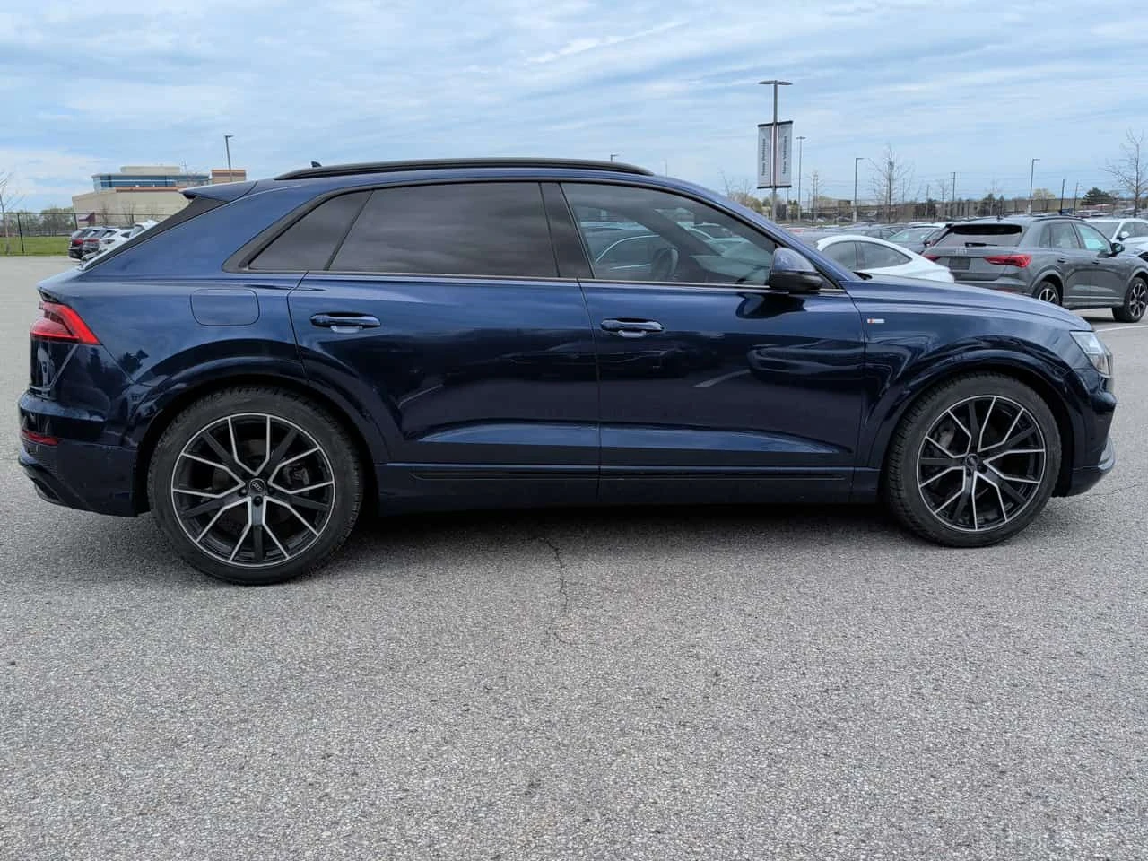 Audi Q8 * Technik * CARFAX * ЦЕНА ДО БГ, снимка 3 - Автомобили и джипове - 54385508