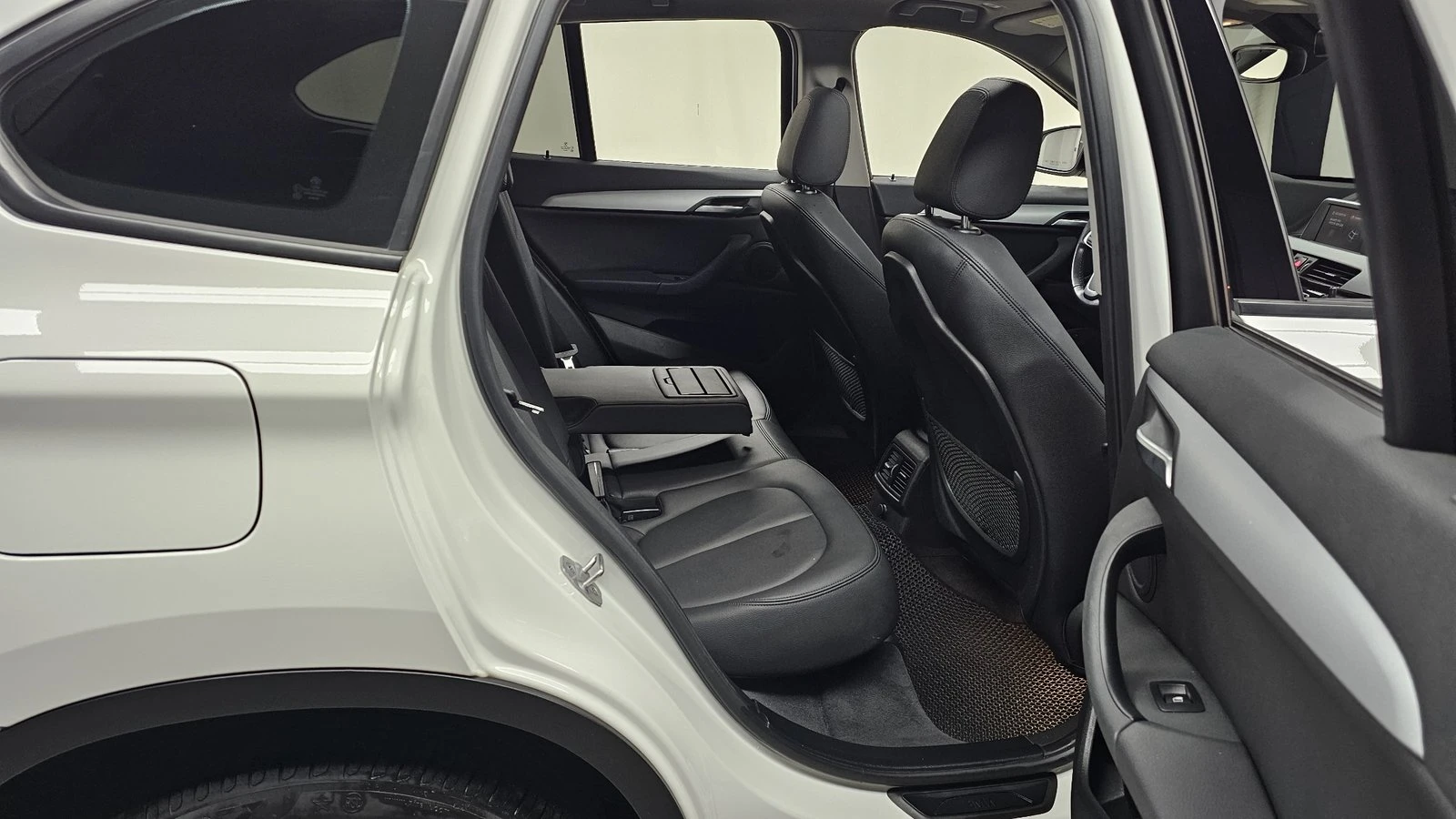 BMW X1 xDrive20d НАЛИЧНА КРАЙНА ЦЕНА, снимка 12 - Автомобили и джипове - 55243756