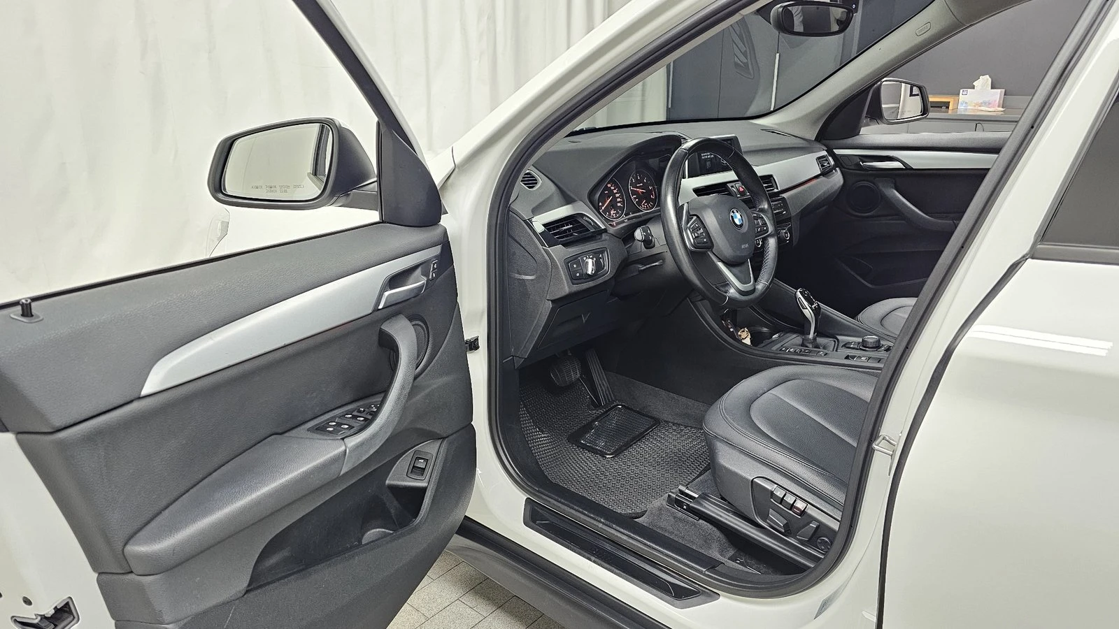BMW X1 xDrive20d НАЛИЧНА КРАЙНА ЦЕНА, снимка 10 - Автомобили и джипове - 55243756