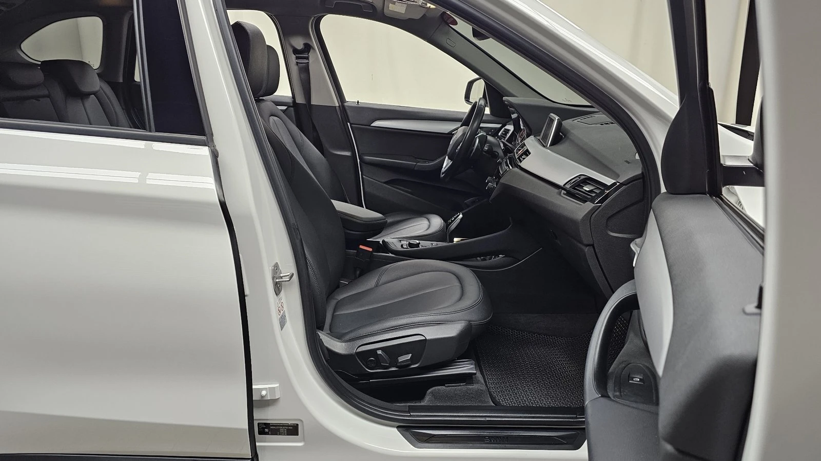 BMW X1 xDrive20d НАЛИЧНА КРАЙНА ЦЕНА, снимка 11 - Автомобили и джипове - 55243756