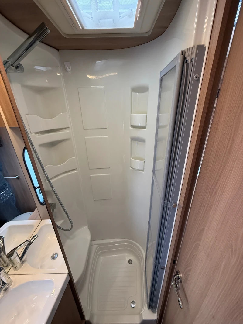 Кемпер ROLLER TEAM 275M, снимка 15 - Каравани и кемпери - 52042191