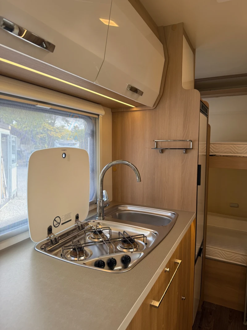 Кемпер ROLLER TEAM 275M, снимка 13 - Каравани и кемпери - 52042191