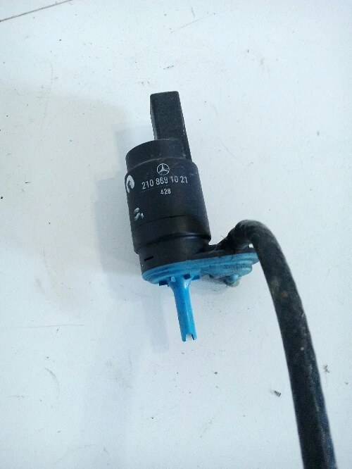 Помпа чистачки Мерцедес Ц220