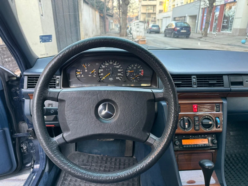 Mercedes-Benz 124 2, 3 / 136, снимка 11 - Автомобили и джипове - 43587500