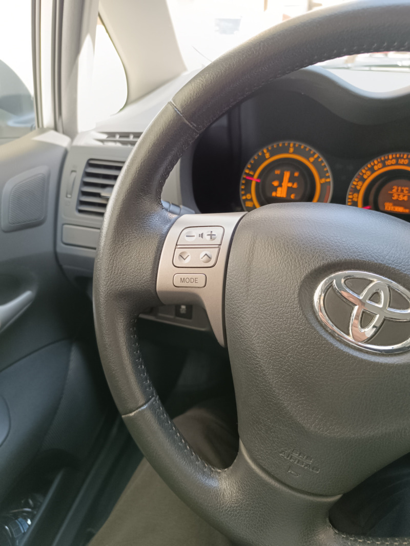 Toyota Auris, снимка 8 - Автомобили и джипове - 45238496