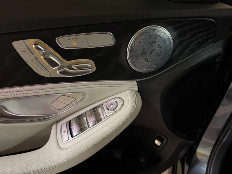 Mercedes-Benz C 300 4 Matic Регистриран, снимка 15 - Автомобили и джипове - 50838800