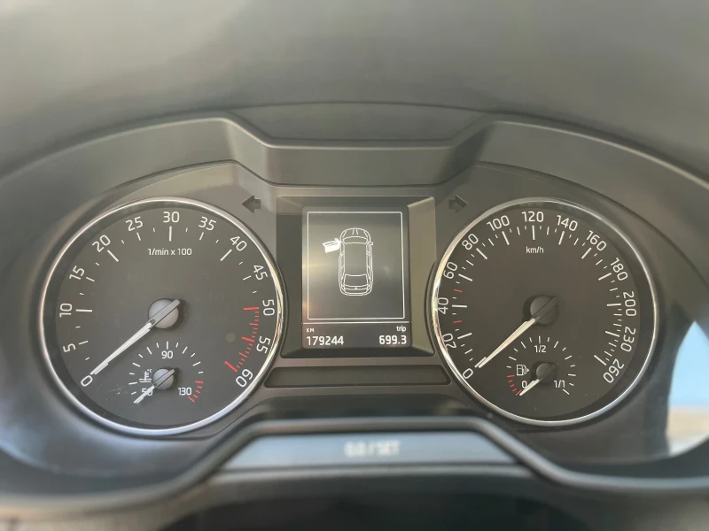 Skoda Octavia, снимка 7 - Автомобили и джипове - 51940412