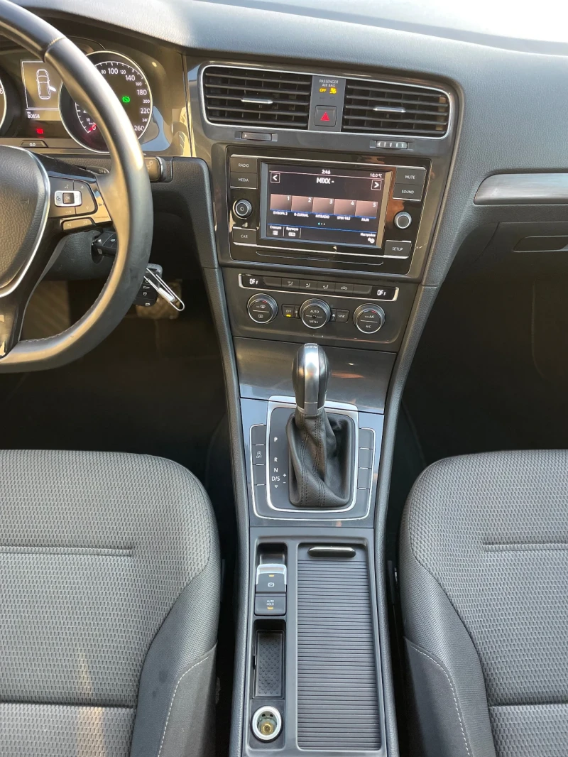 VW Golf 1.5TSI-130к.с., снимка 11 - Автомобили и джипове - 52881293