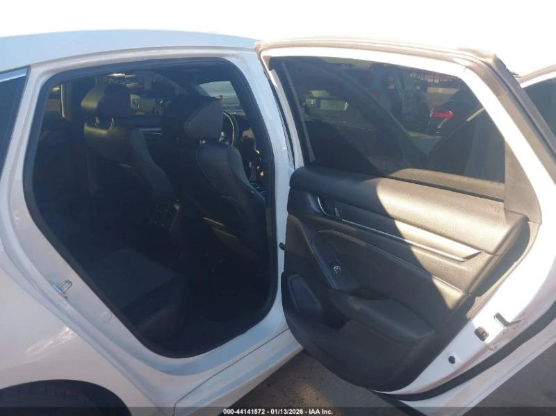 Honda Accord Sport 2.0T, снимка 8 - Автомобили и джипове - 53453553