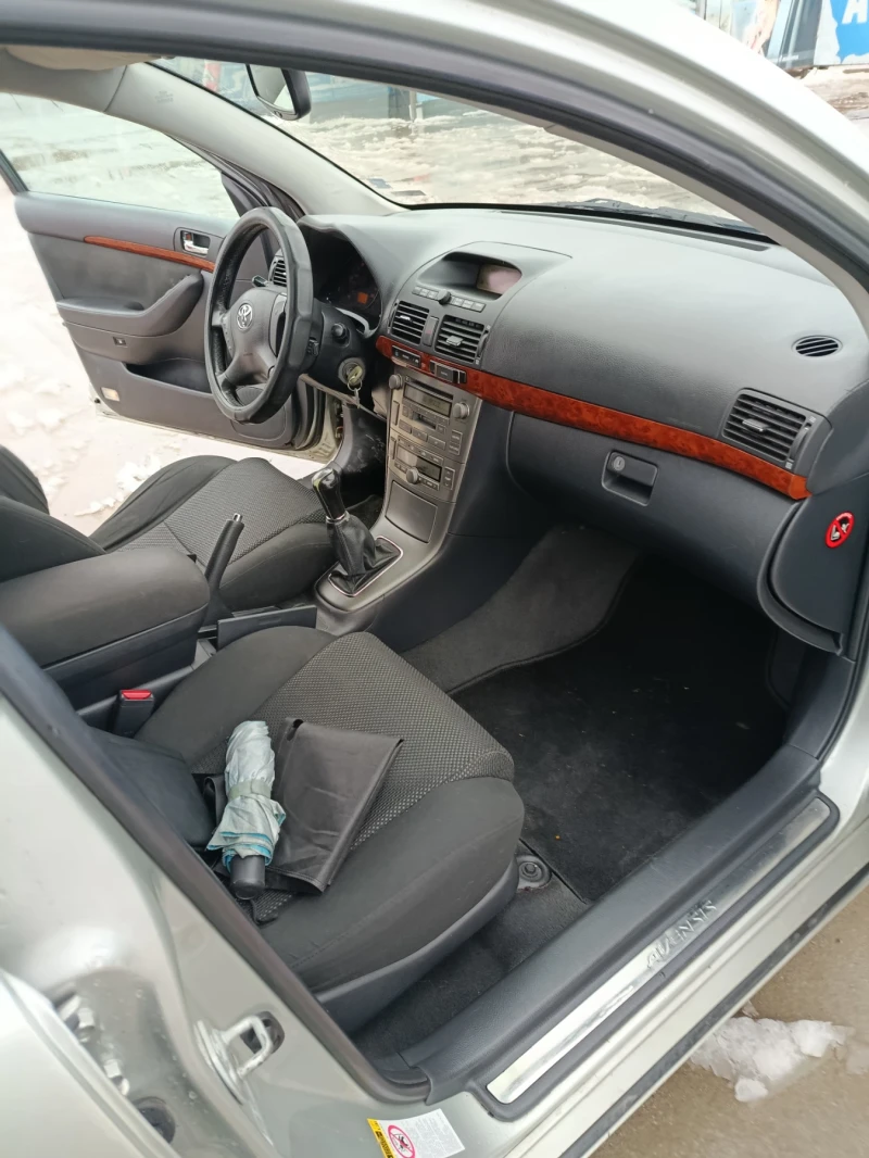 Toyota Avensis T-25, снимка 13 - Автомобили и джипове - 53581654