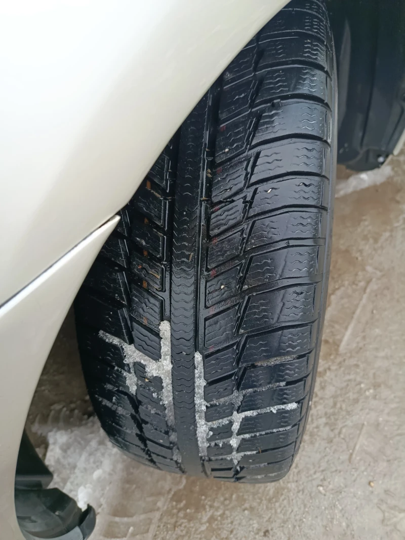 Toyota Avensis T-25, снимка 16 - Автомобили и джипове - 53581654