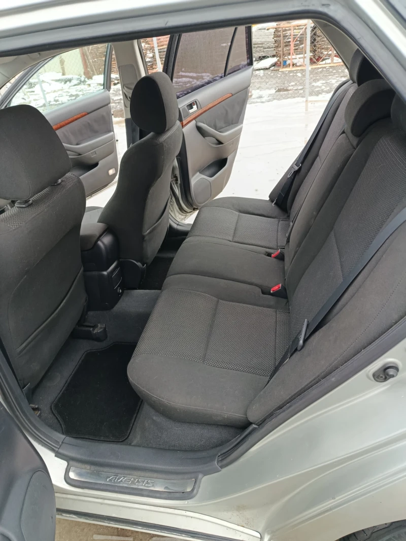 Toyota Avensis T-25, снимка 10 - Автомобили и джипове - 53581654
