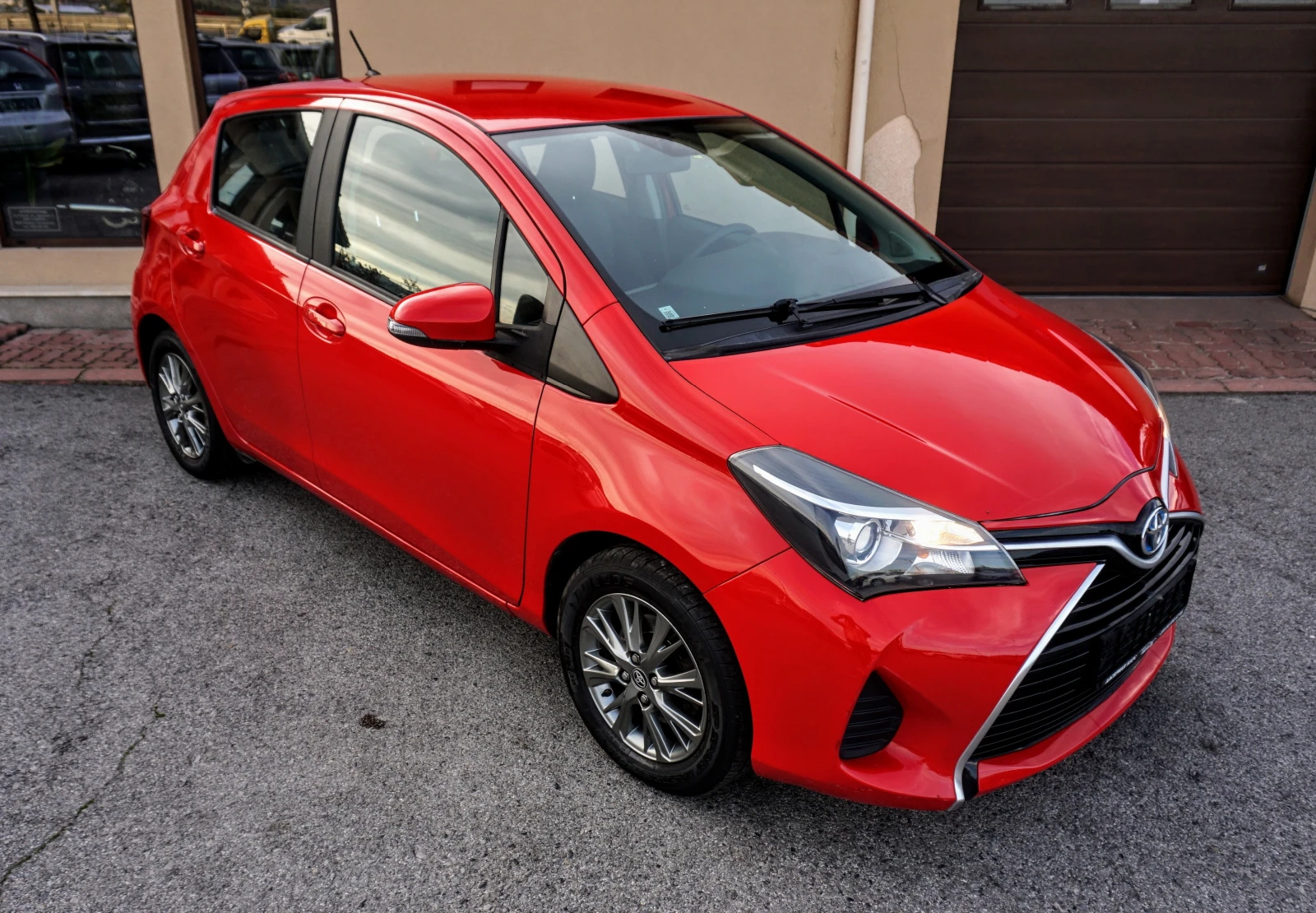 Toyota Yaris 1.5 HYBRID - изображение 2