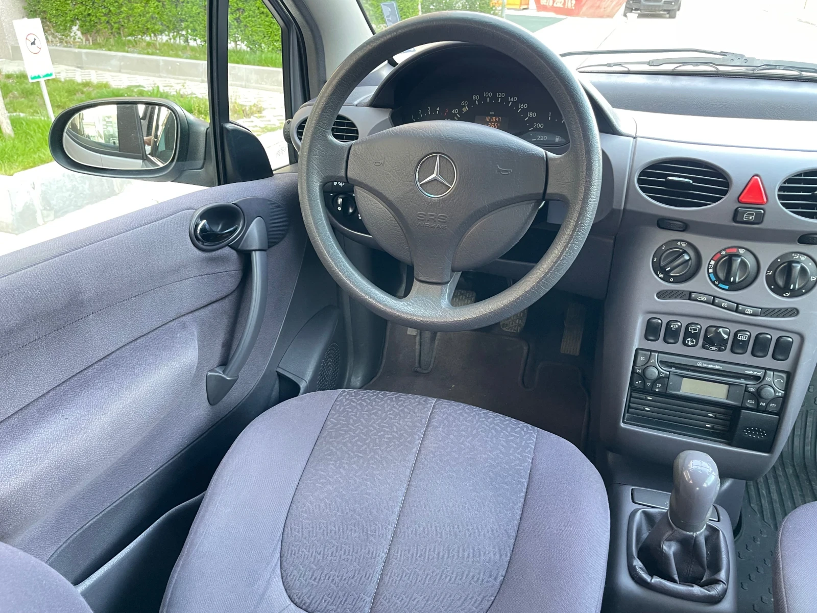 Mercedes-Benz A 170  КЛИМАТРОНИК  Нови Гуми  - изображение 9