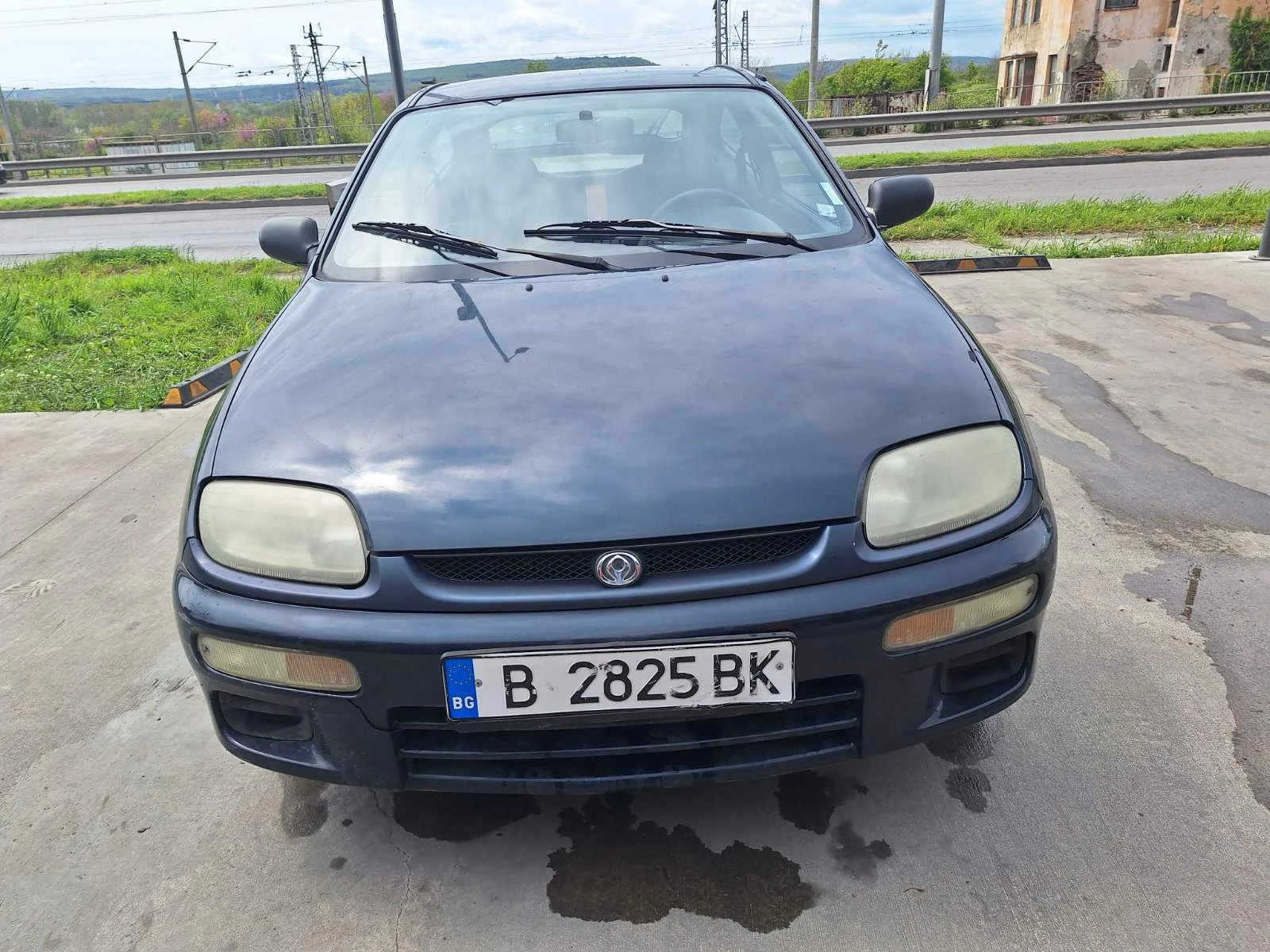 Mazda 323 f - изображение 2