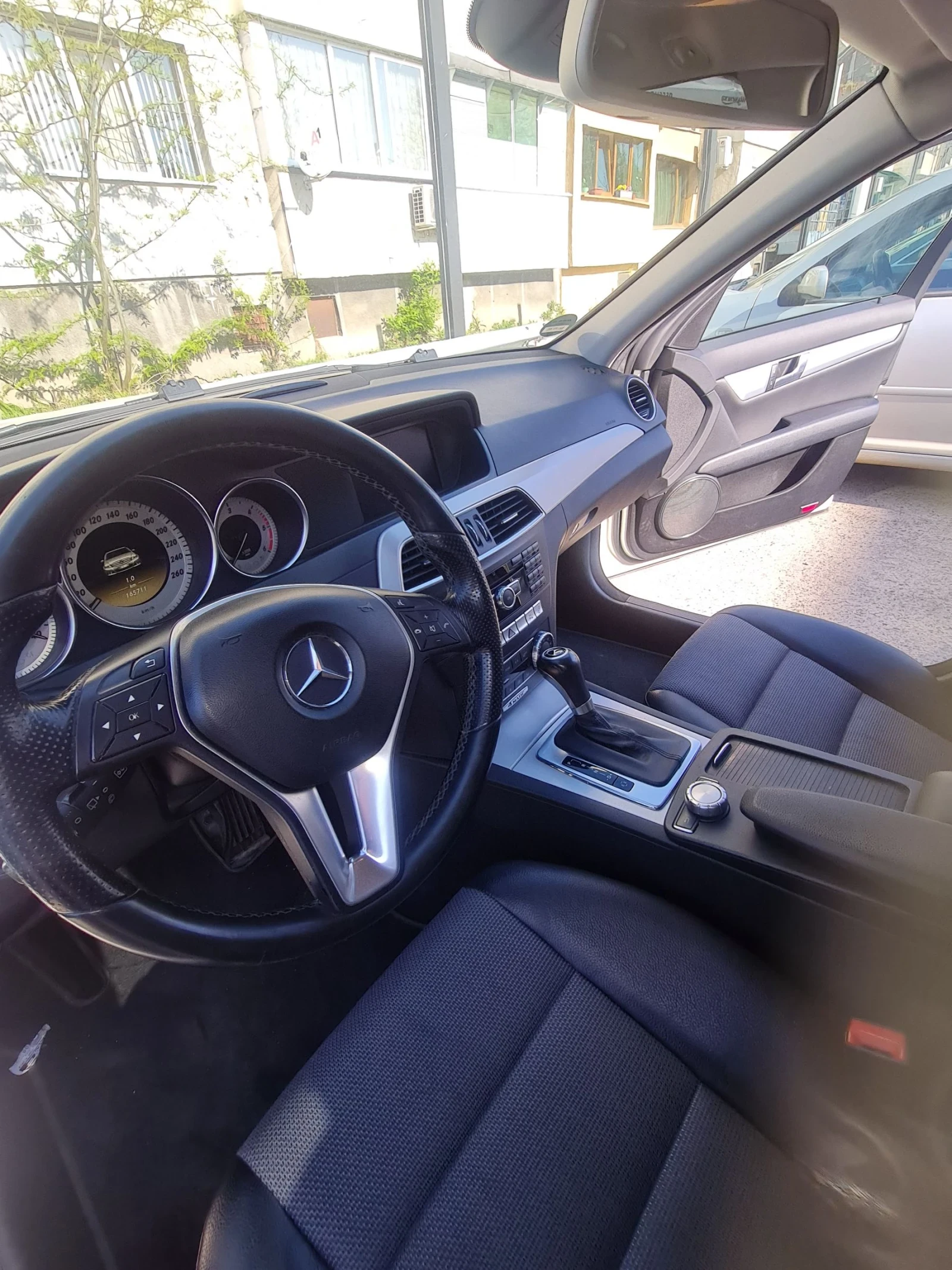 Mercedes-Benz C 300 Нов внос Германия  4matik - изображение 3