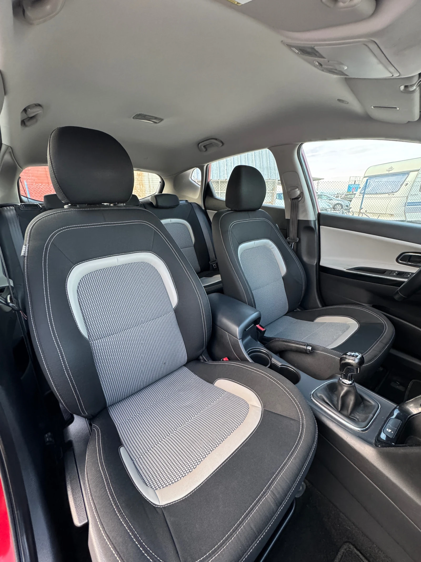 Kia Ceed 1.6 GDI Navi Executive , снимка 12 - Автомобили и джипове - 54049730