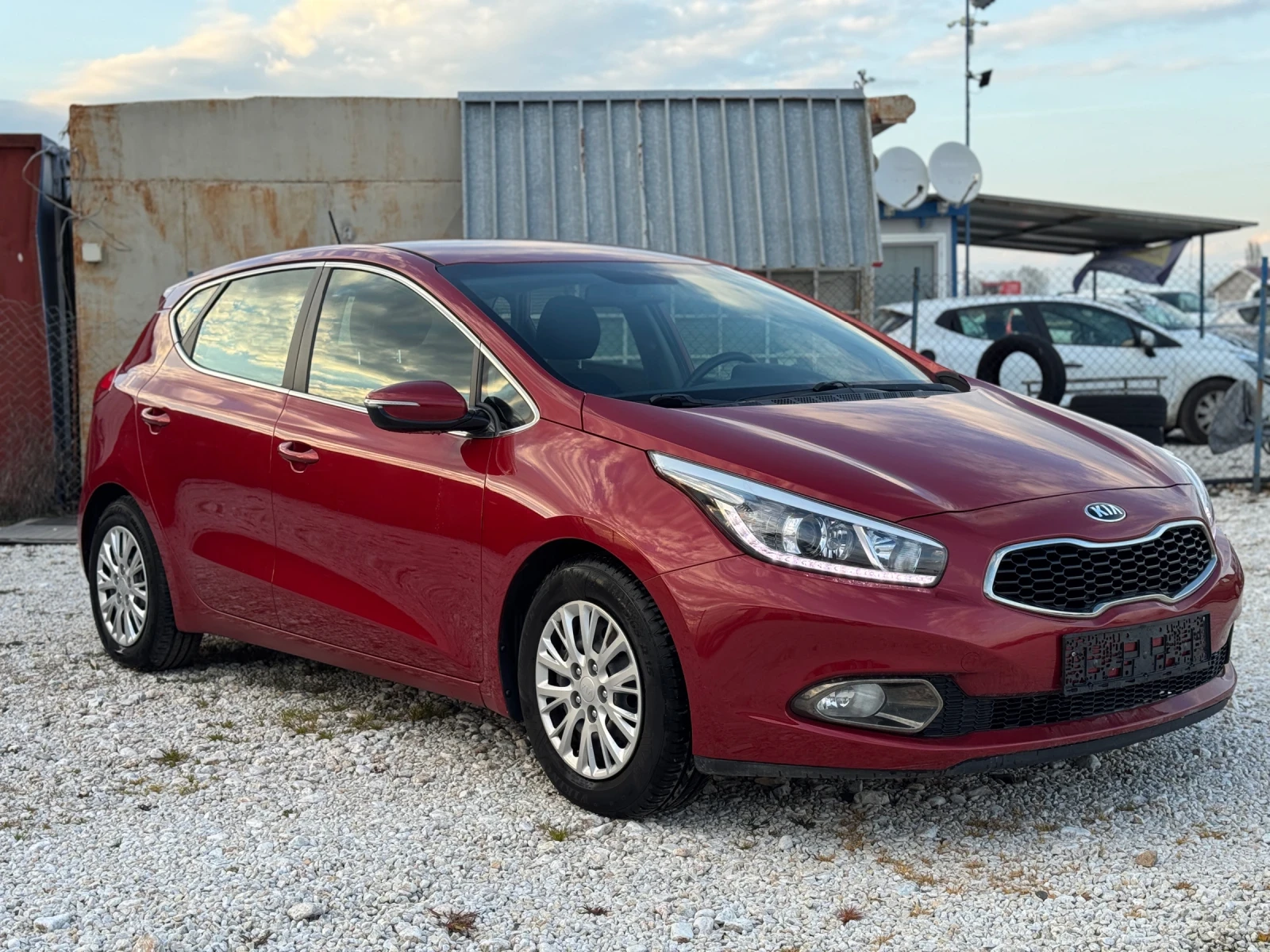 Kia Ceed 1.6 GDI Navi Executive , снимка 6 - Автомобили и джипове - 54049730