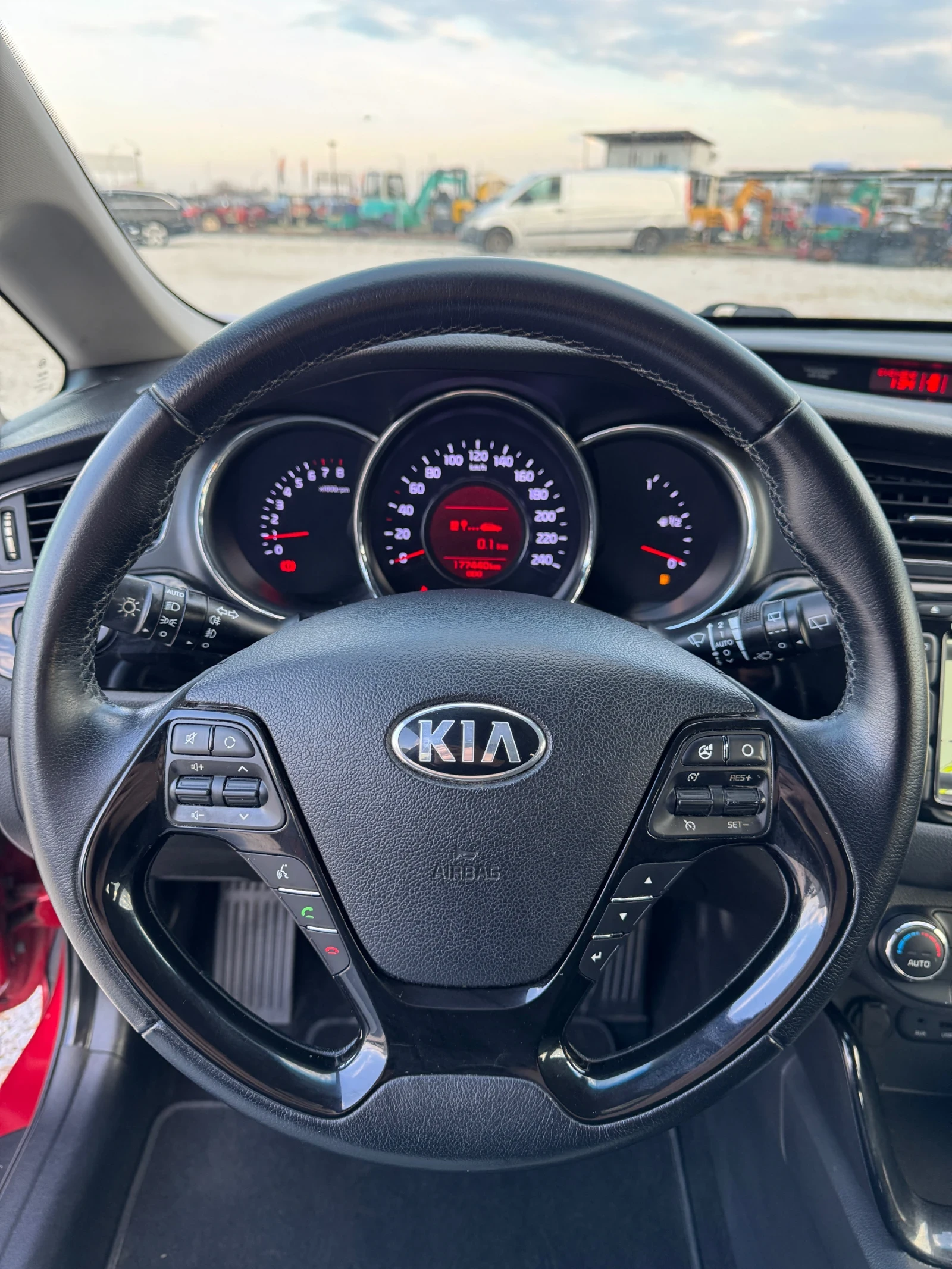 Kia Ceed 1.6 GDI Navi Executive , снимка 13 - Автомобили и джипове - 54049730