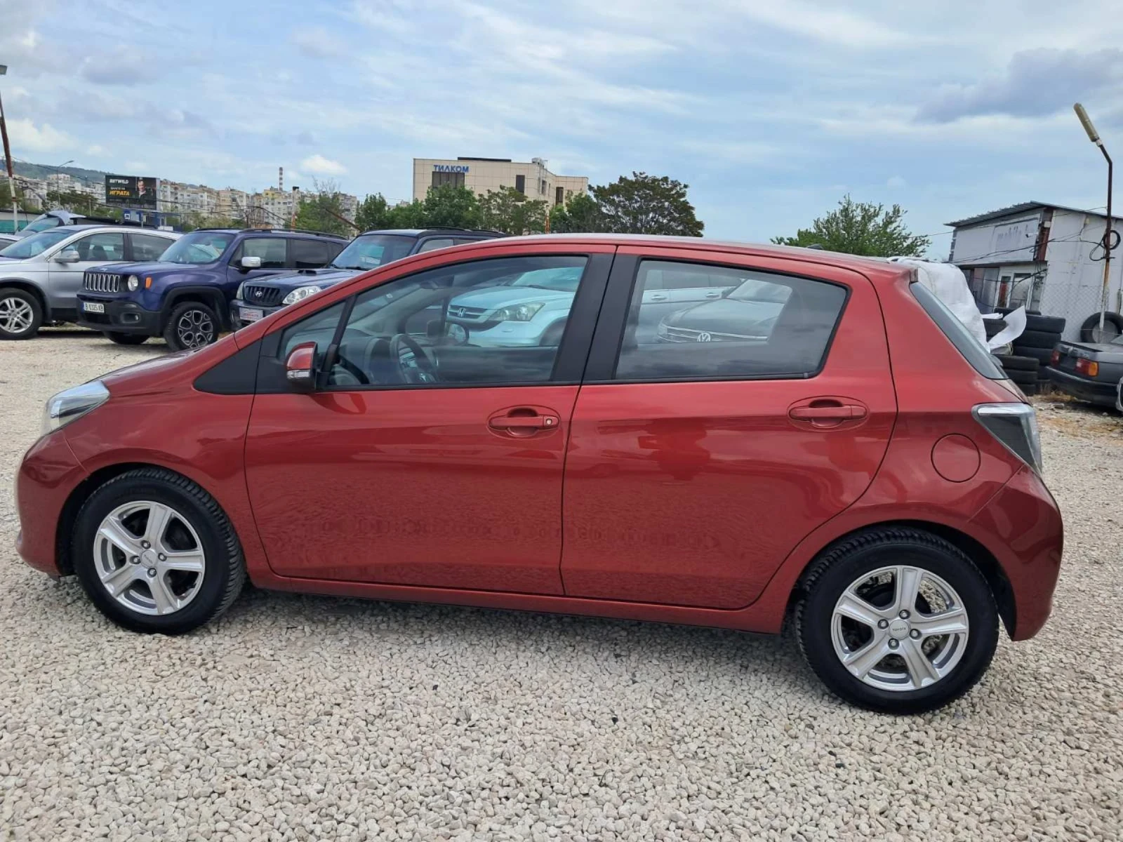 Toyota Yaris 1.3Бензин FACE-LIFT , снимка 8 - Автомобили и джипове - 54622181