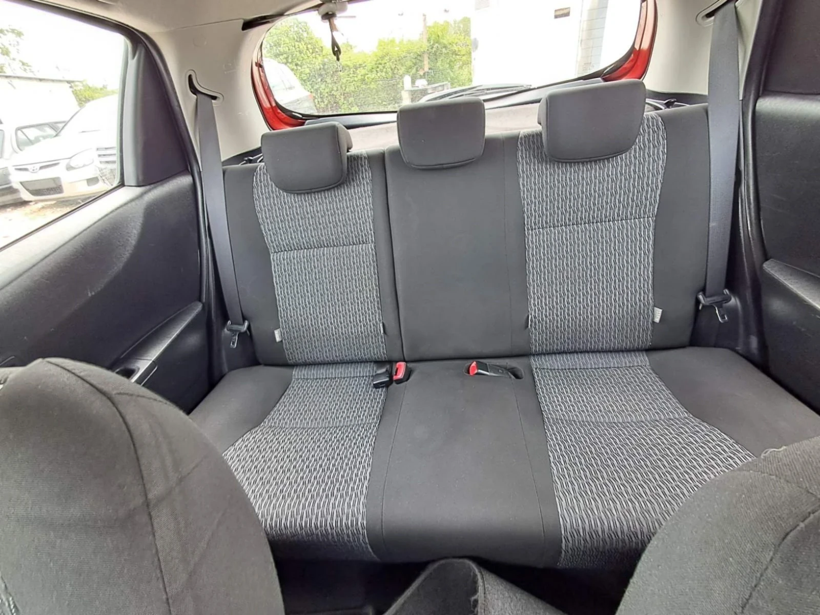 Toyota Yaris 1.3Бензин FACE-LIFT , снимка 13 - Автомобили и джипове - 54622181