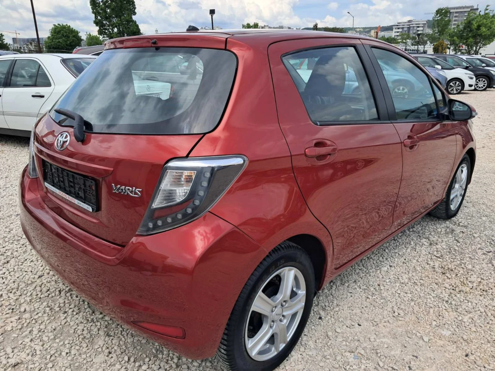 Toyota Yaris 1.3Бензин FACE-LIFT , снимка 4 - Автомобили и джипове - 54622181