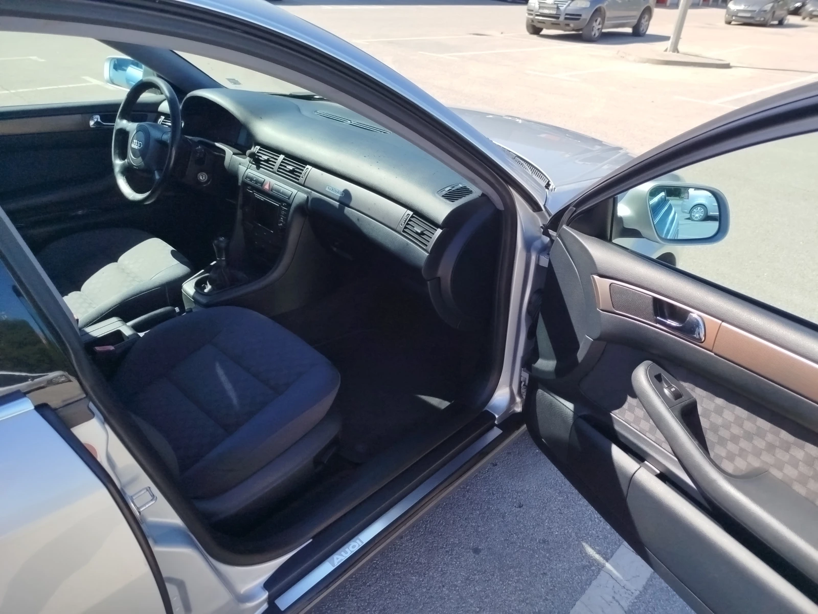 Audi A6 2.5 TDI QUATTRO 6СК., снимка 11 - Автомобили и джипове - 54739526