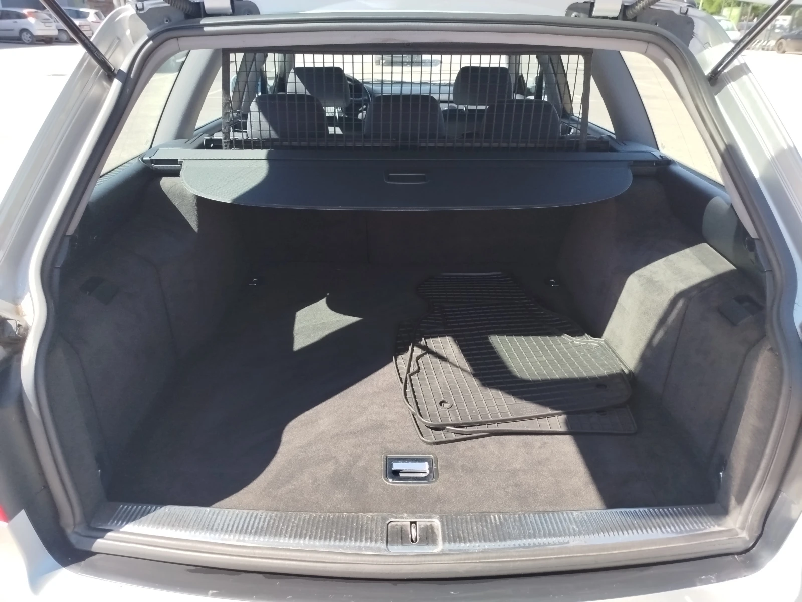 Audi A6 2.5 TDI QUATTRO 6СК., снимка 8 - Автомобили и джипове - 54739526