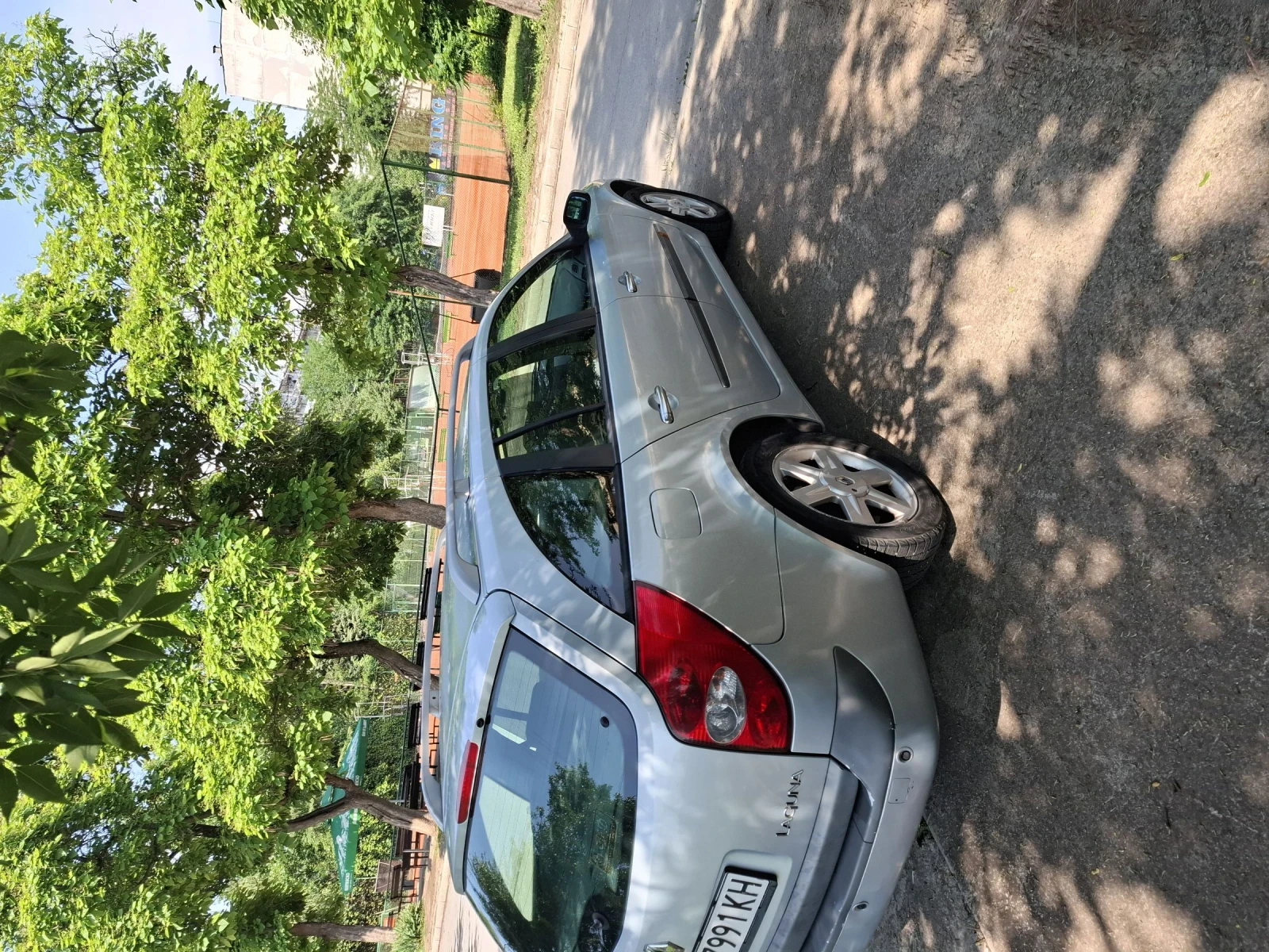 Renault Laguna 2.2 DCI, снимка 4 - Автомобили и джипове - 54853534