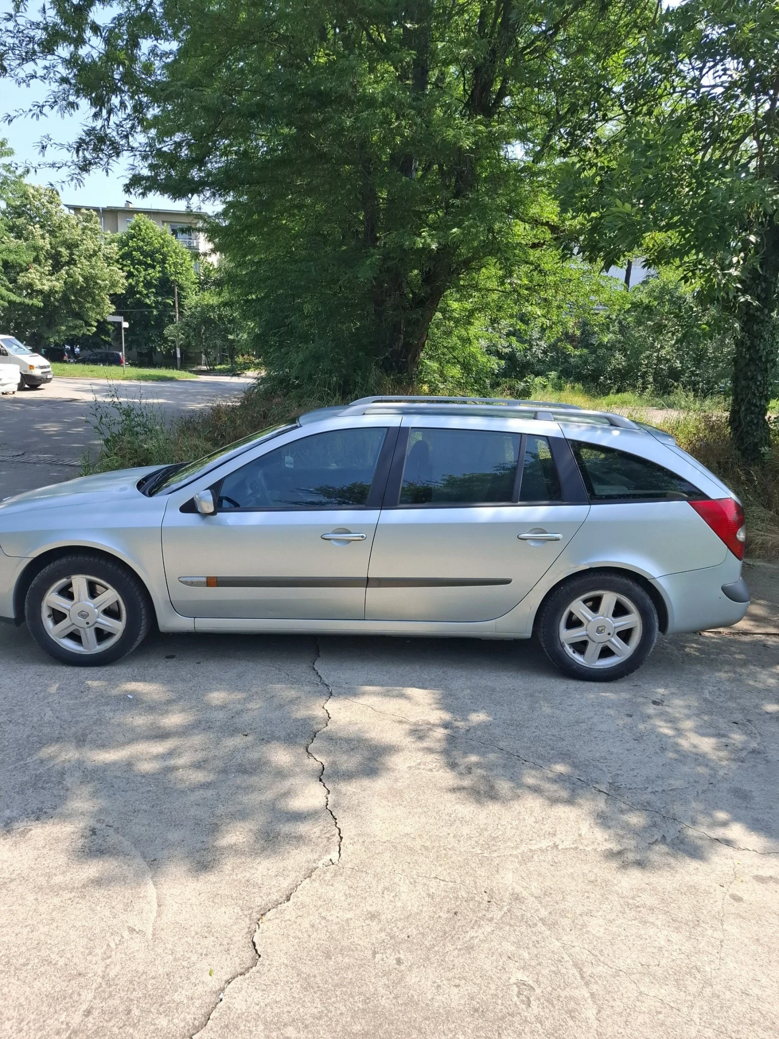 Renault Laguna 2.2 DCI, снимка 3 - Автомобили и джипове - 54853534