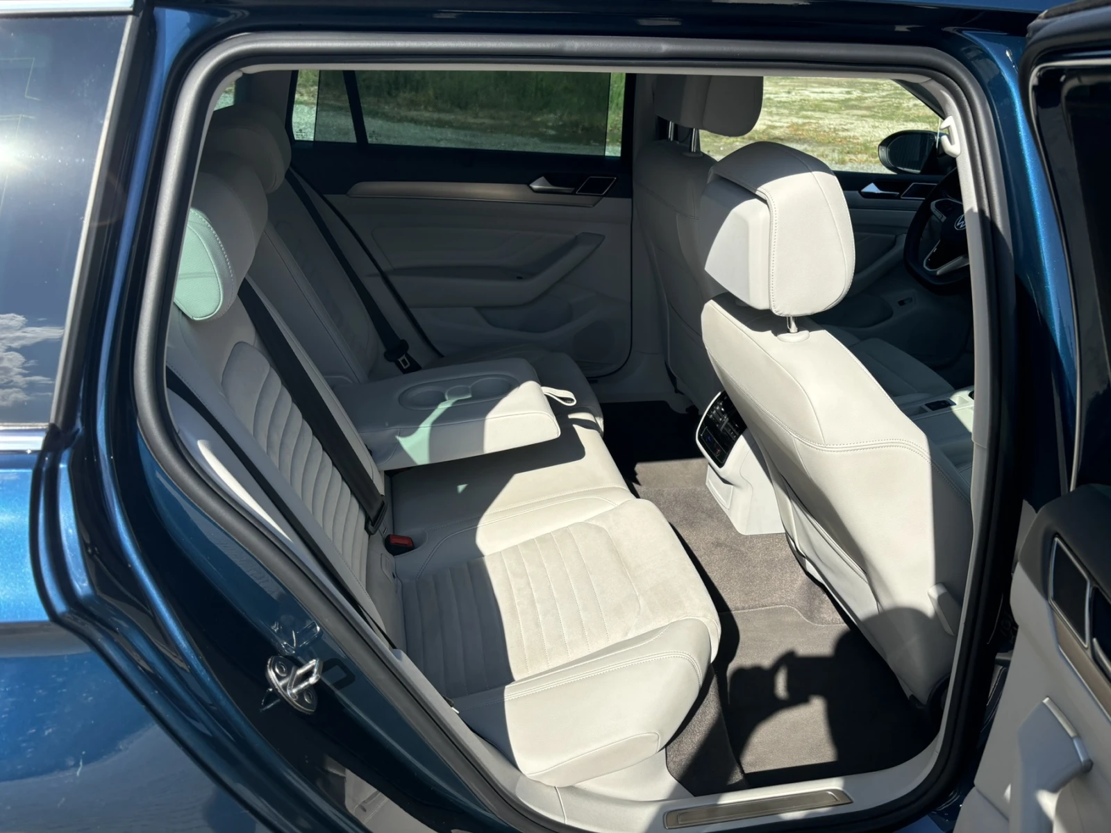 VW Passat Highline 2.0TDI, снимка 15 - Автомобили и джипове - 55363633