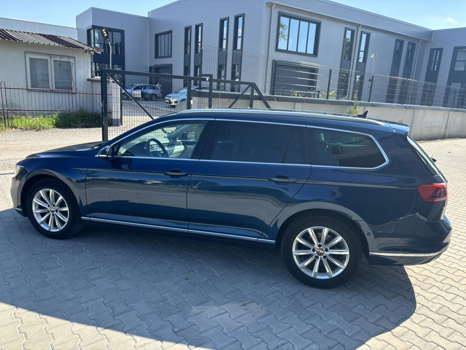 VW Passat Highline 2.0TDI, снимка 4 - Автомобили и джипове - 55363633