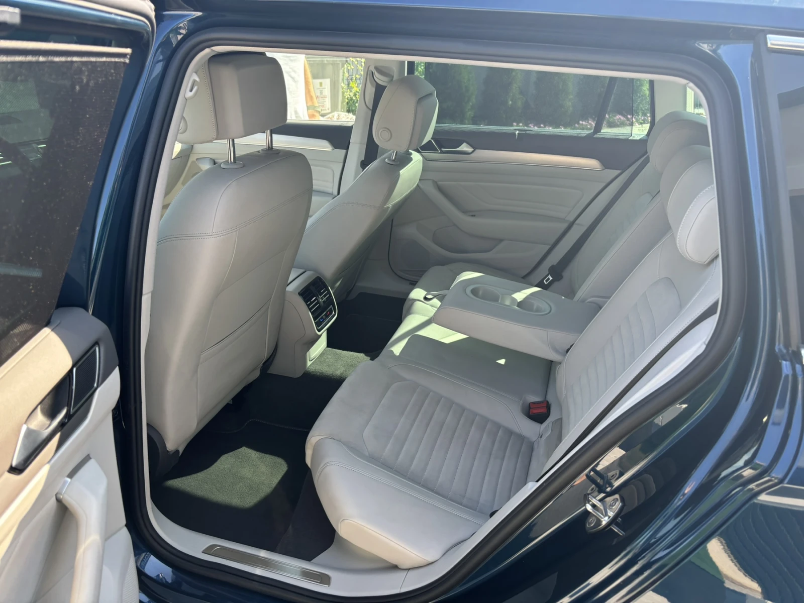 VW Passat Highline 2.0TDI, снимка 12 - Автомобили и джипове - 55363633