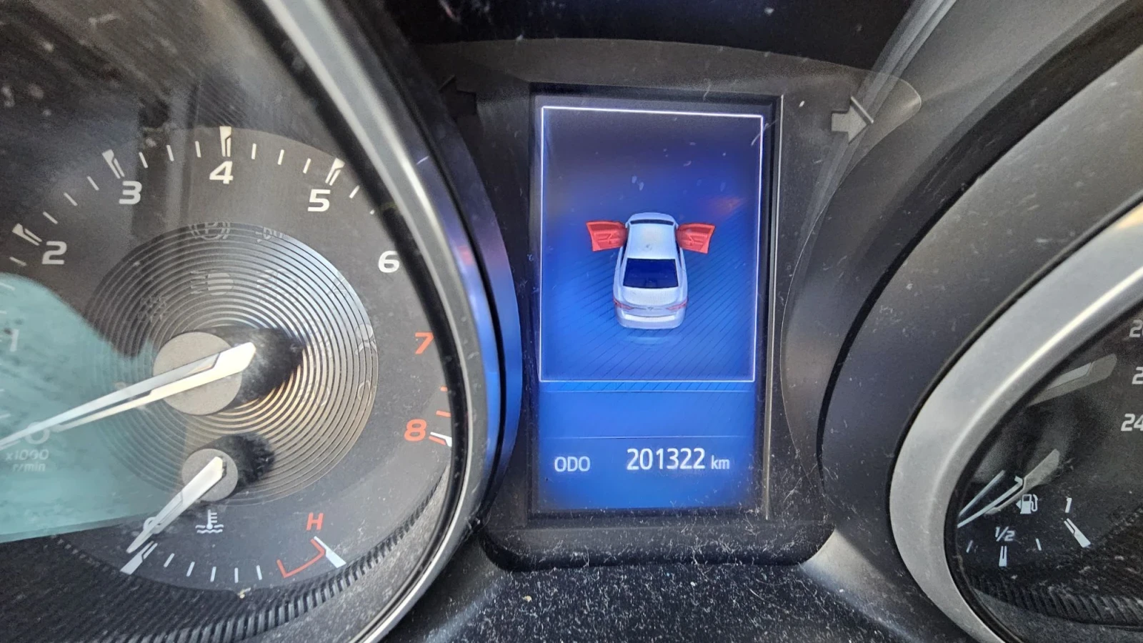 Toyota Avensis, снимка 8 - Автомобили и джипове - 55666322