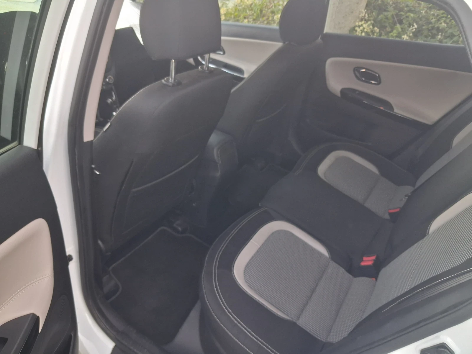 Kia Ceed 1.6 GDI, снимка 8 - Автомобили и джипове - 56377197