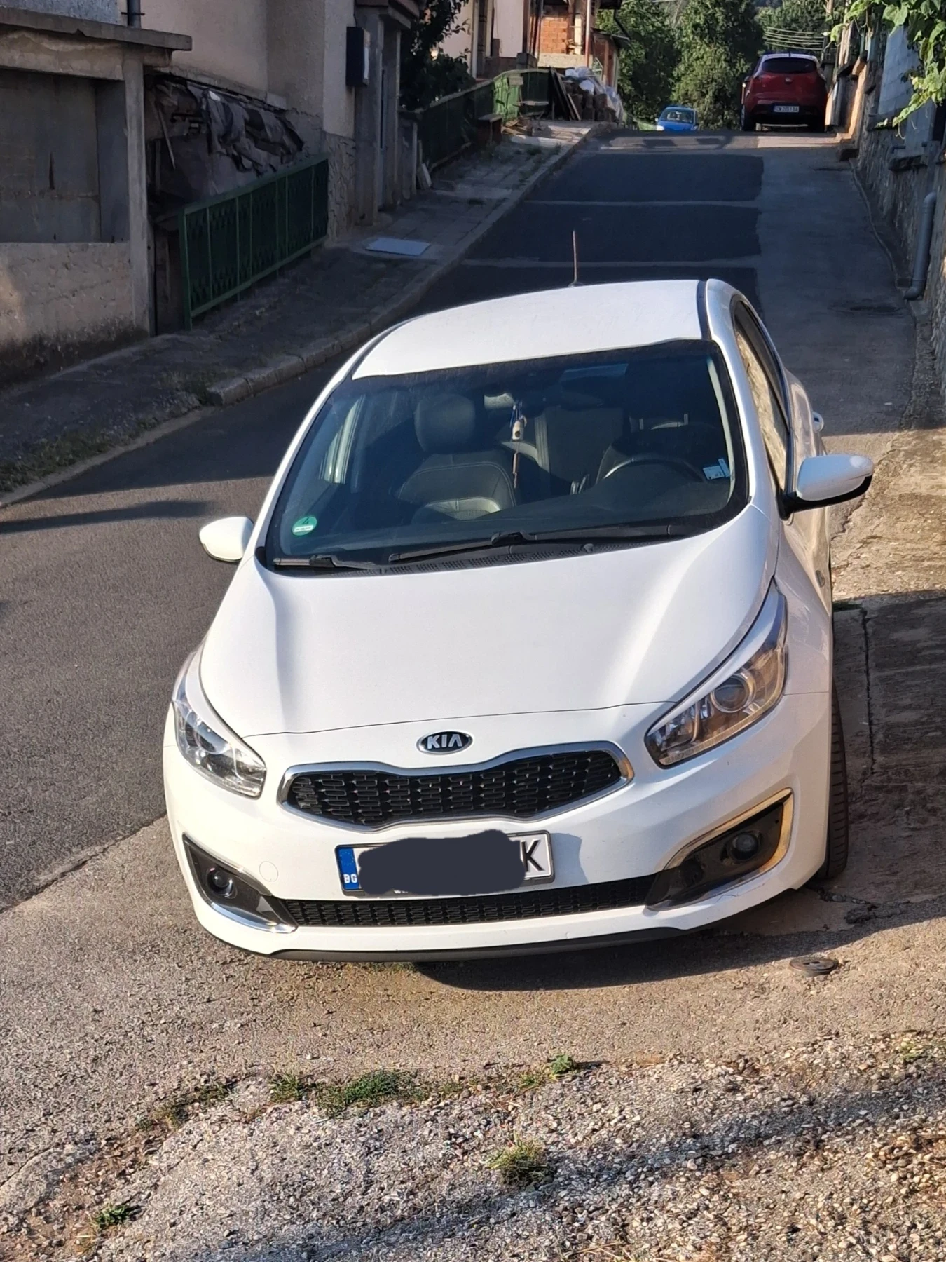 Kia Ceed 1.6 GDI, снимка 2 - Автомобили и джипове - 56377197