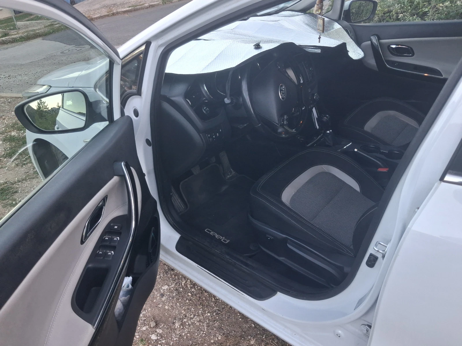 Kia Ceed 1.6 GDI, снимка 6 - Автомобили и джипове - 56377197