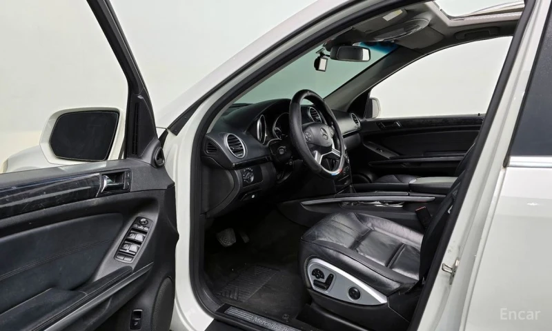 Mercedes-Benz ML 300, снимка 11 - Автомобили и джипове - 53369719