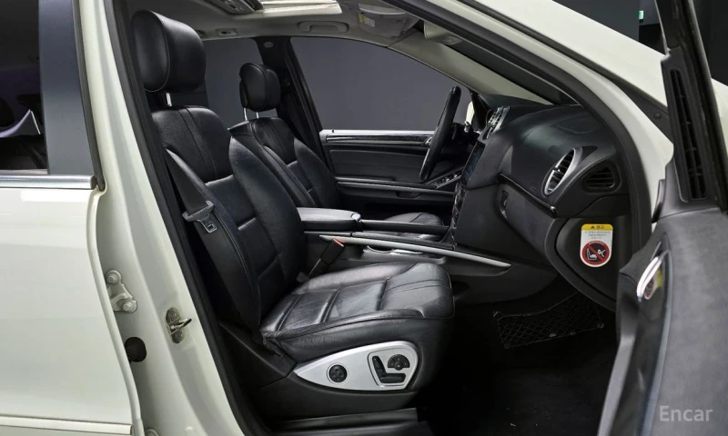 Mercedes-Benz ML 300, снимка 10 - Автомобили и джипове - 53369719