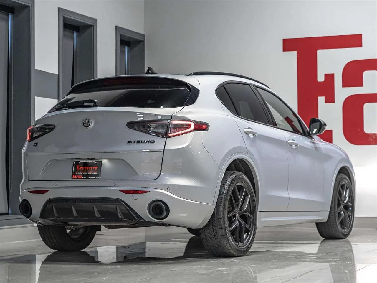 Alfa Romeo Stelvio * CARFAX * ЦЕНА ДО БГ, снимка 3 - Автомобили и джипове - 54259759